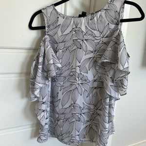 Worthington black and white floral print cold shoulder top